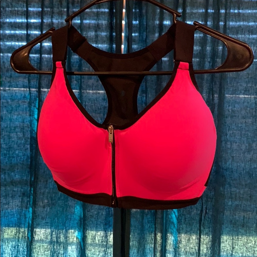 Victoria secret sport bra. 34 DDD